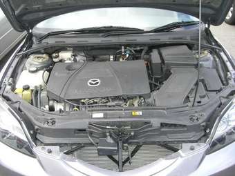 2004 Mazda Axela Photos