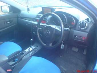 2004 Mazda Axela Pictures