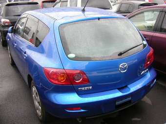 2004 Mazda Axela Photos