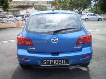 2004 Mazda Axela Pictures