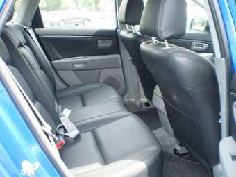 2004 Mazda Axela Photos