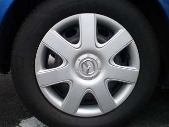 2004 Mazda Axela Photos