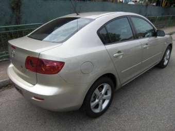 2004 Mazda Axela Photos