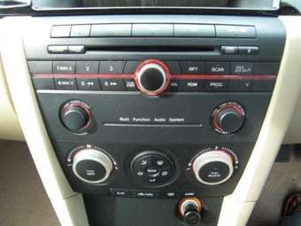 2004 Mazda Axela Photos