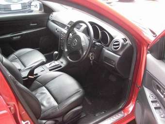 2004 Mazda Axela Photos