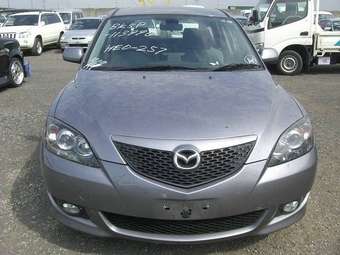 2004 Mazda Axela Pictures