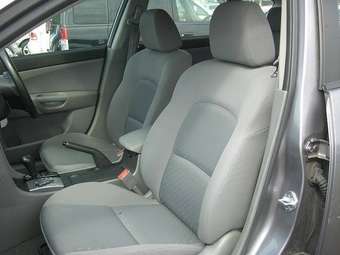2004 Mazda Axela Pictures
