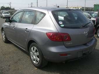 2004 Mazda Axela Photos