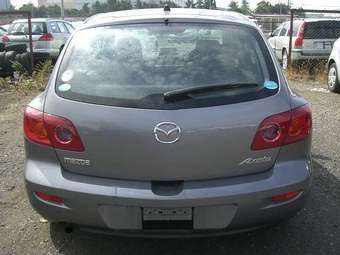 2004 Mazda Axela Pictures
