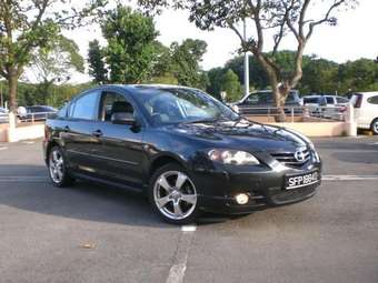 2004 Mazda Axela Photos