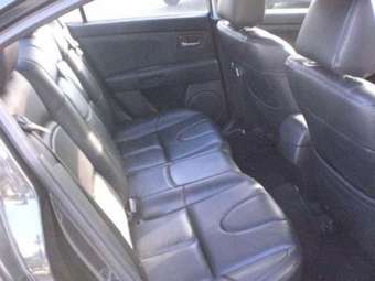 2004 Mazda Axela Images