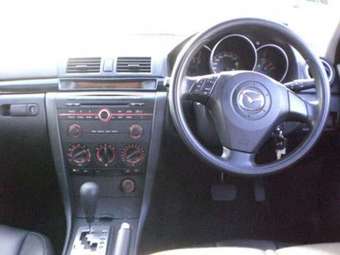 2004 Mazda Axela Pictures