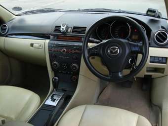 2004 Mazda Axela Pictures