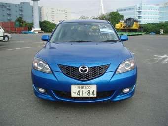 2004 Mazda Axela Images