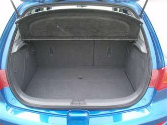 2004 Mazda Axela Pictures