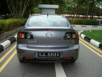 2004 Mazda Axela Pictures