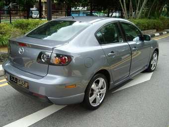 2004 Mazda Axela Photos