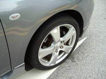 2004 Mazda Axela Pictures