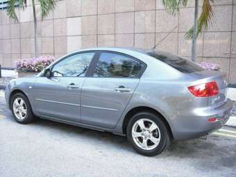 2004 Mazda Axela Pictures