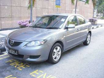 2004 Mazda Axela Photos