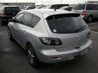 2004 Mazda Axela Pictures