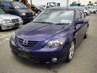 2004 Mazda Axela Images