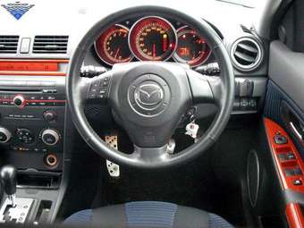 2004 Mazda Axela Pictures