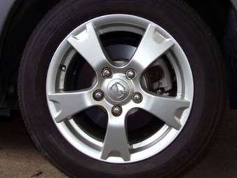 2004 Mazda Axela Pictures