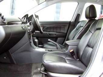 2004 Mazda Axela Photos