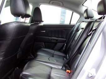 2004 Mazda Axela Pictures