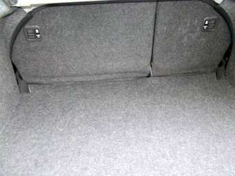 2004 Mazda Axela Photos
