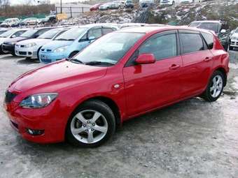 2004 Mazda Axela Photos