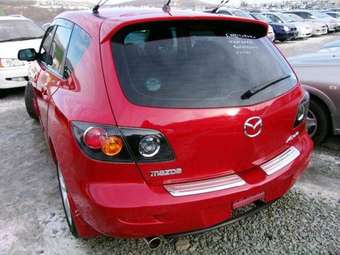 2004 Mazda Axela Photos