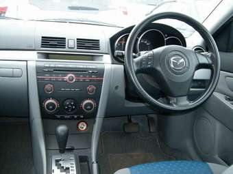 2004 Mazda Axela Photos