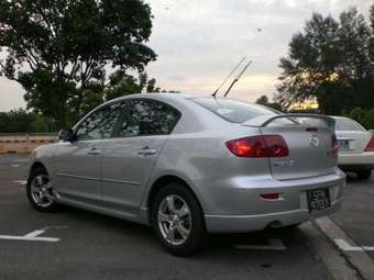 2004 Mazda Axela Pictures