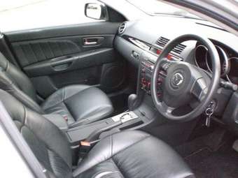 2004 Mazda Axela Photos