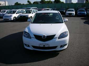2004 Mazda Axela Images