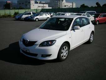 2004 Mazda Axela Pictures