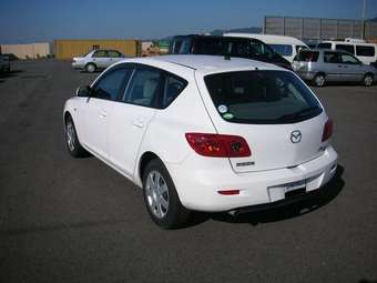 2004 Mazda Axela Pics