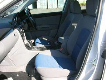 2004 Mazda Axela Photos
