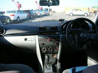 2004 Mazda Axela Pictures