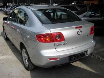 2004 Mazda Axela Photos