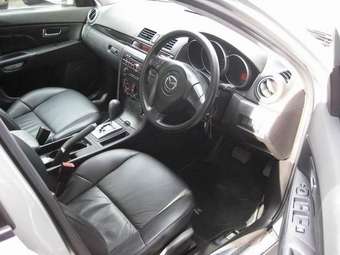 2004 Mazda Axela Pictures