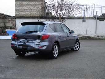 2004 Mazda Axela Pictures