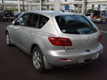 2004 Mazda Axela Photos