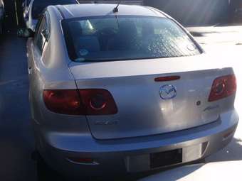 2004 Mazda Axela Photos