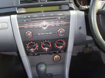 2004 Mazda Axela Images