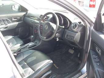 2004 Mazda Axela Pictures