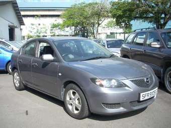 2004 Mazda Axela Photos