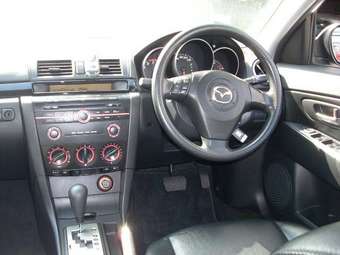 2004 Mazda Axela Photos